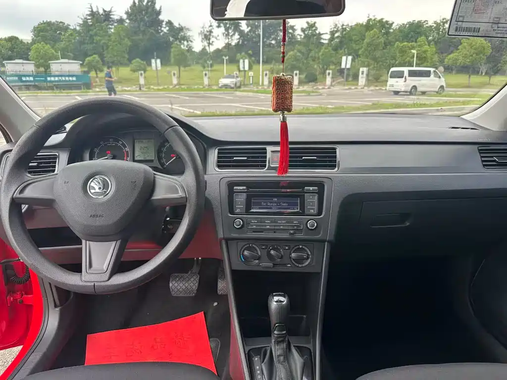 Skoda Rapid Spaceback 1.6L Auto Joy Edition, фото 10