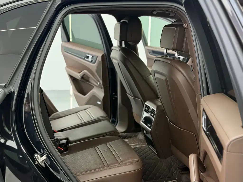 Porsche Cayenne — миниатюра 12