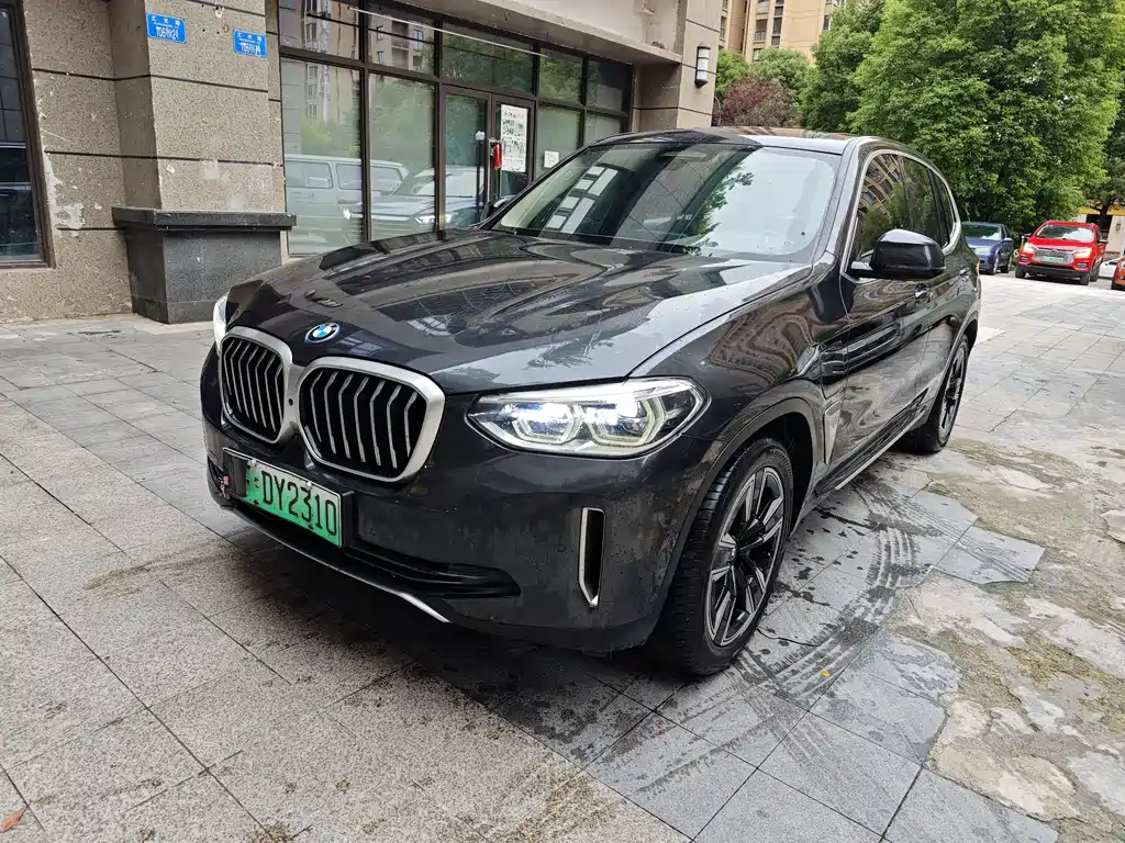 BMW iX3