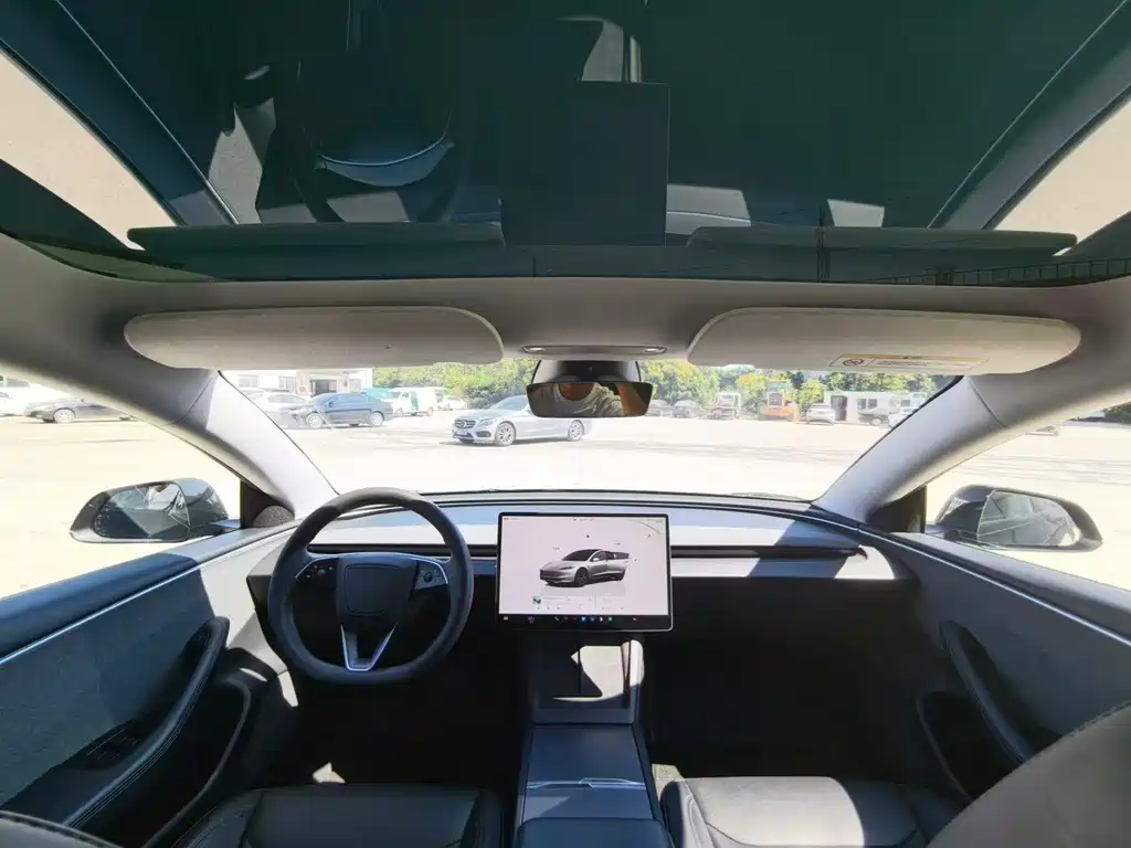 Tesla Model 3 — миниатюра 4