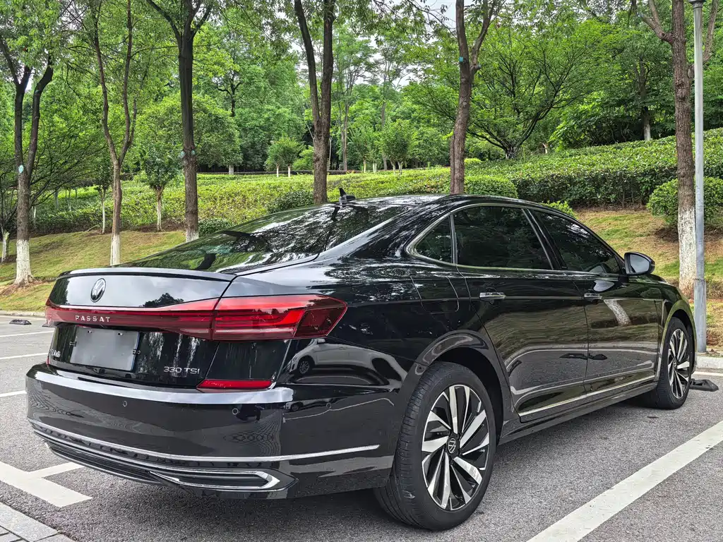 Volkswagen Passat 2022 330TSI Luxury