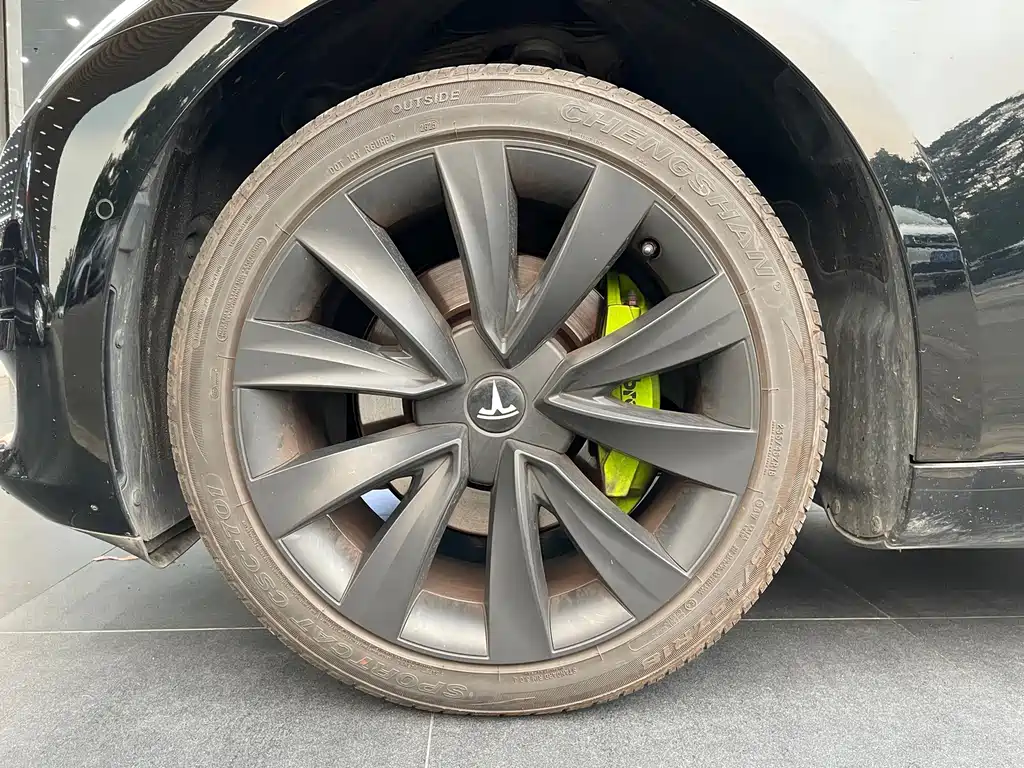 Tesla Model 3 — миниатюра 12