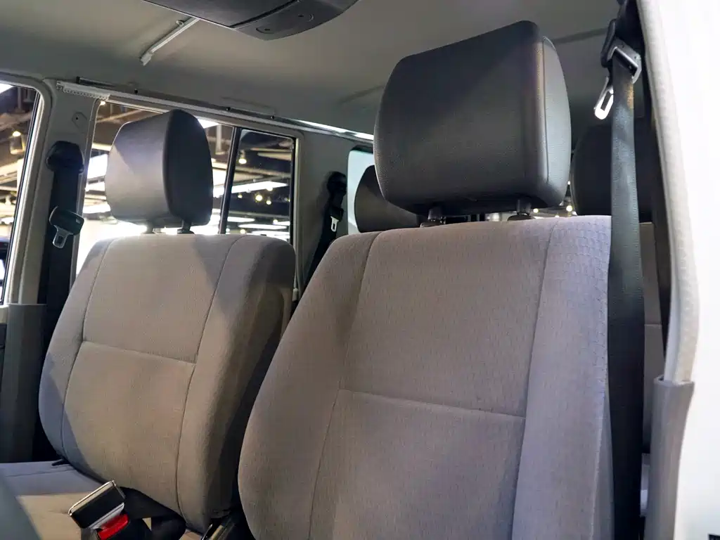 Toyota Land Cruiser 2019 4.0L MT