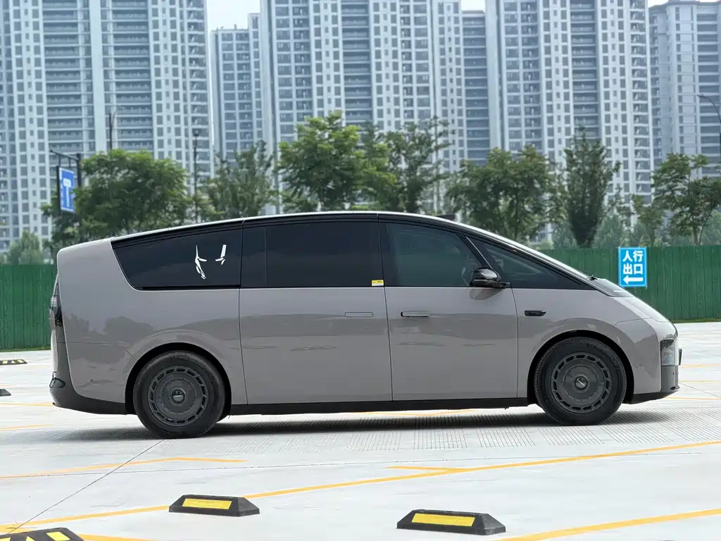 Li Auto MEGA 2024 Ultra