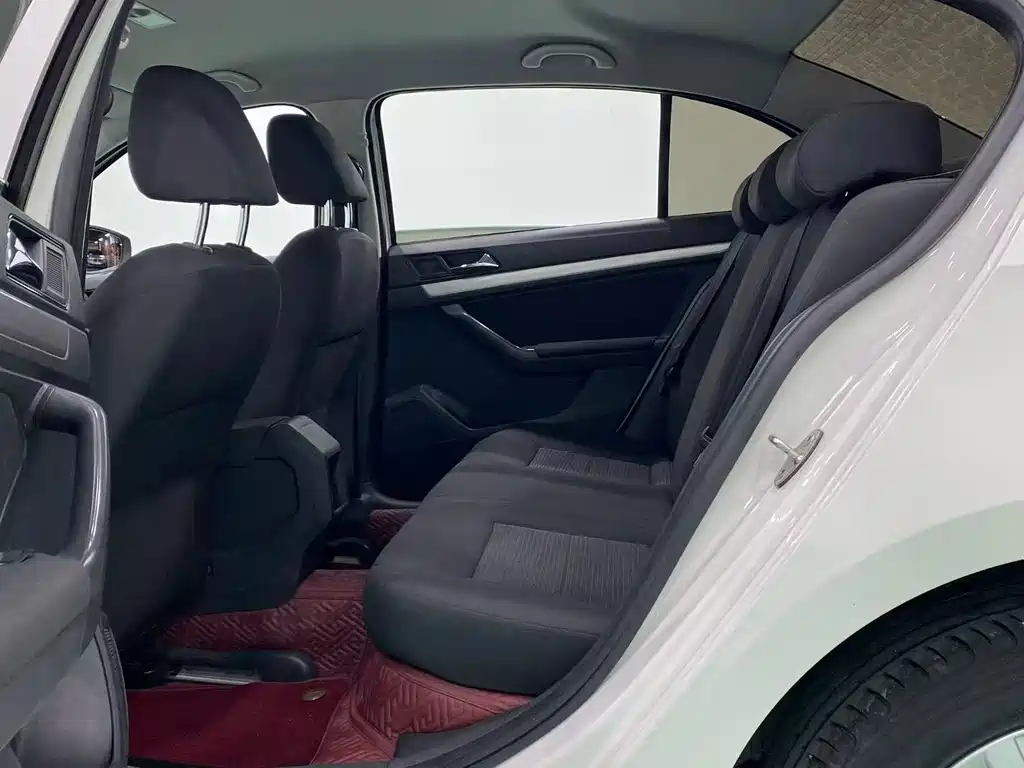 Volkswagen Lavida — миниатюра 5
