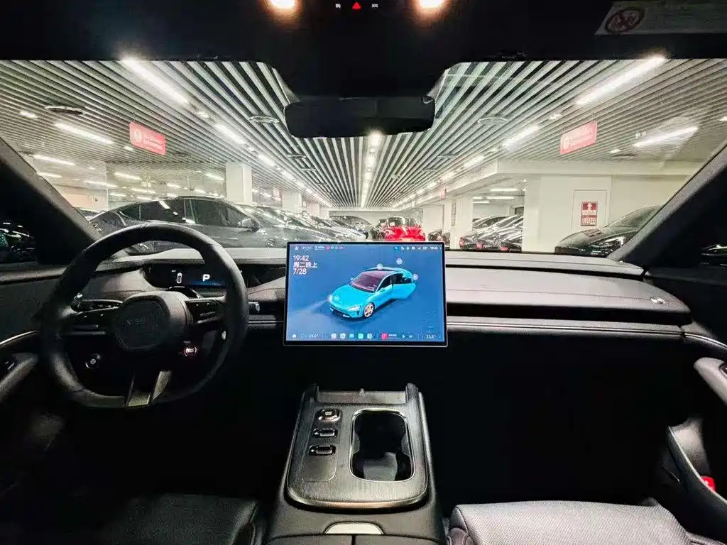 Xiaomi SU7 — миниатюра 4