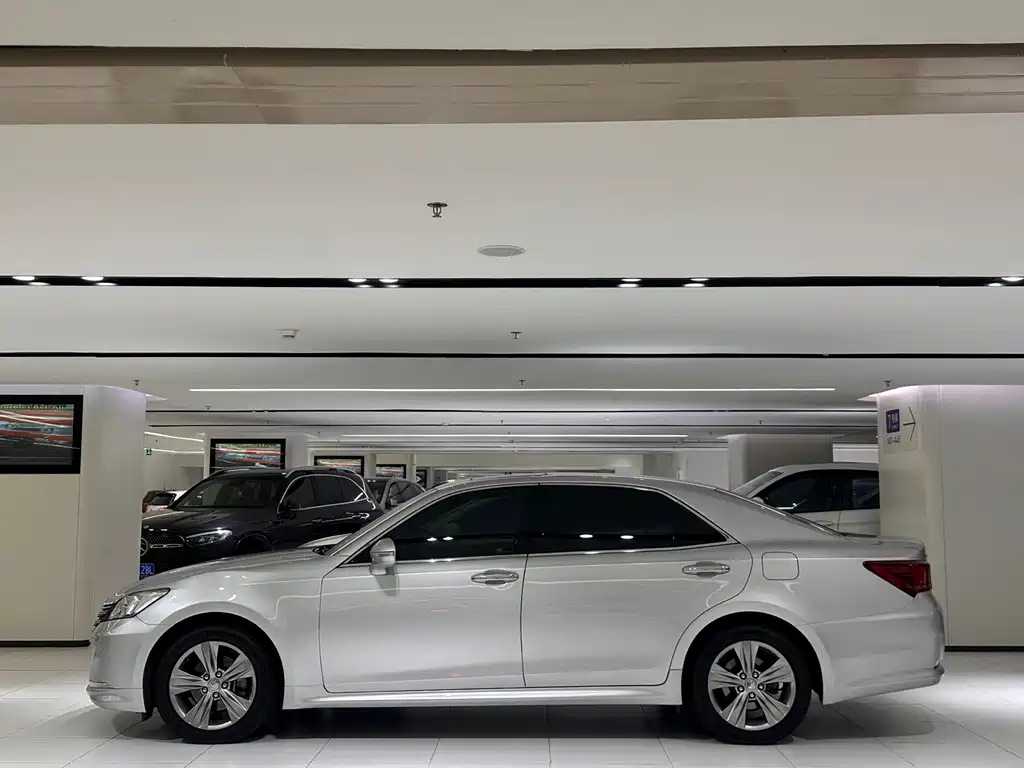 Toyota Crown — миниатюра 17