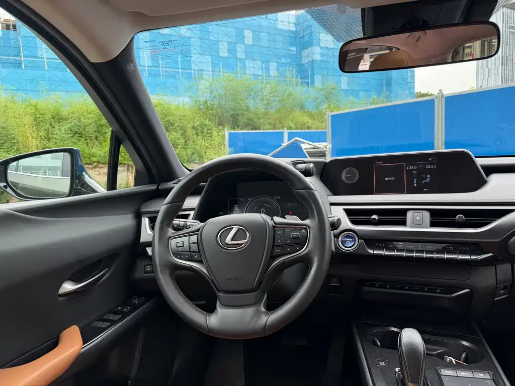 Lexus UX New Energy — миниатюра 7