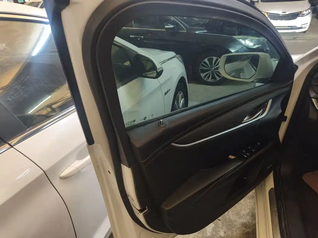 Cadillac XTS — миниатюра 4