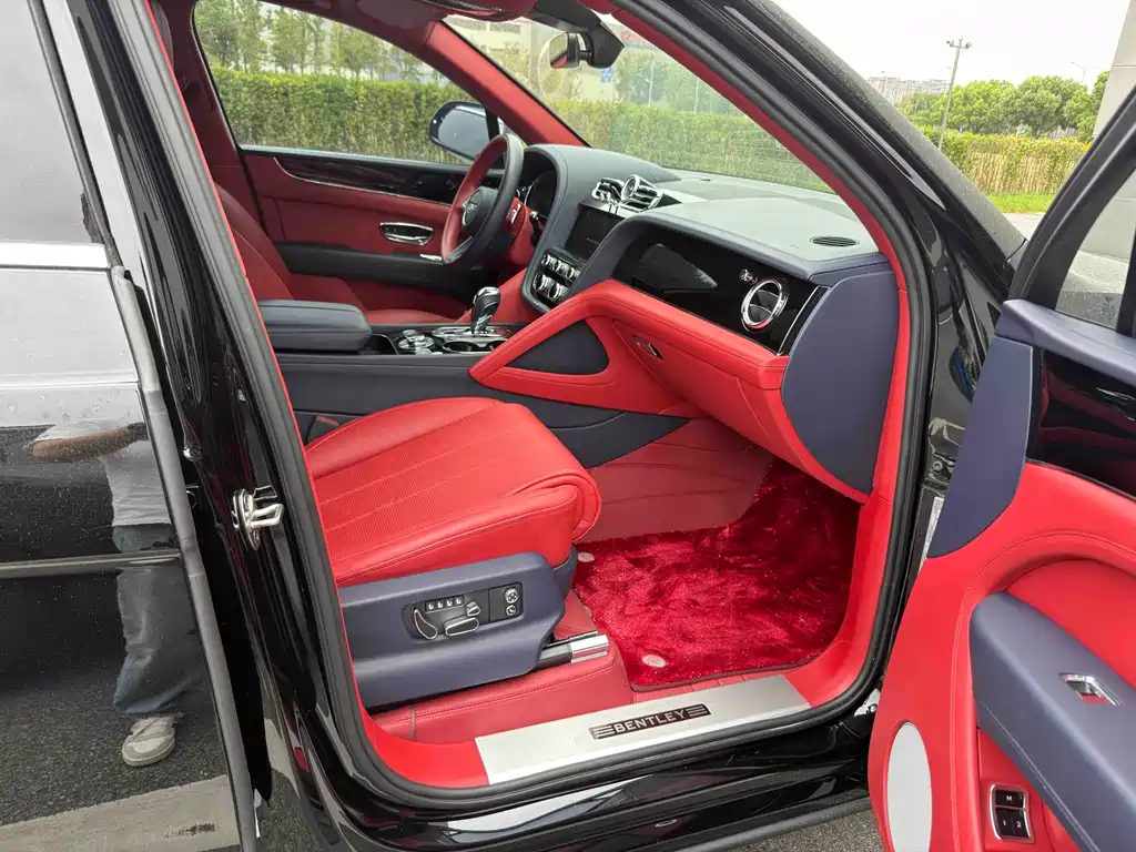 Bentley Bentayga — миниатюра 6
