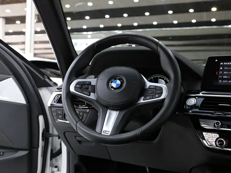 BMW 5 Series — миниатюра 11