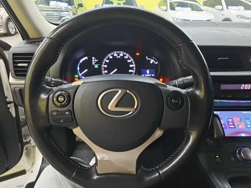 Lexus CT — миниатюра 11