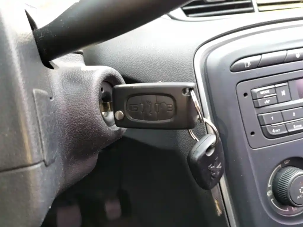 Peugeot 308 2014 1.6L MT