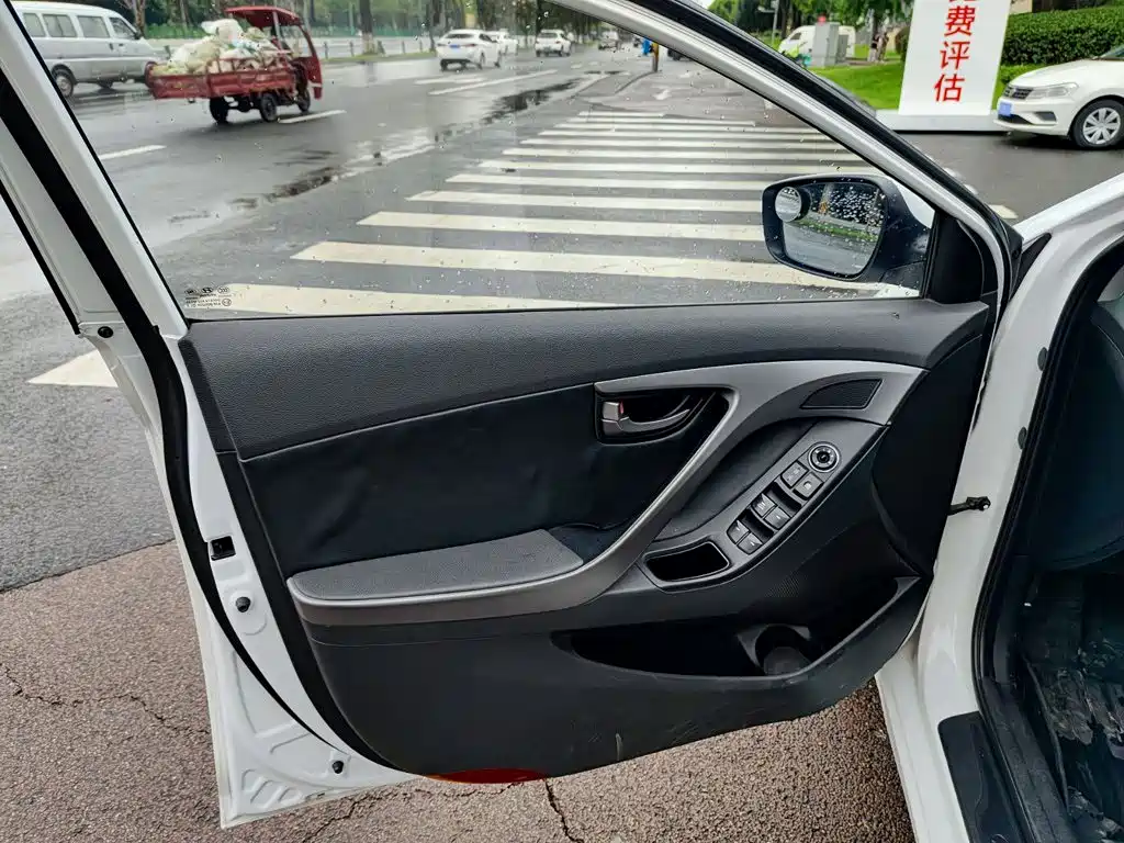 Hyundai Elantra Langdong — миниатюра 6