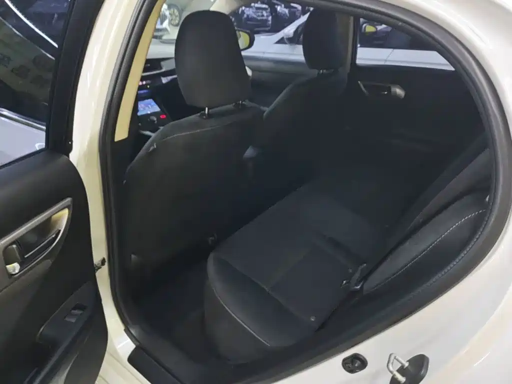 Lexus CT — миниатюра 17