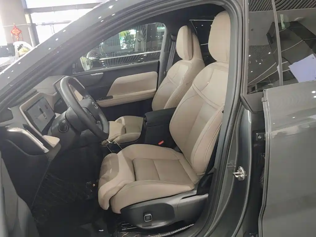 Volvo XC70 PHEV — миниатюра 15
