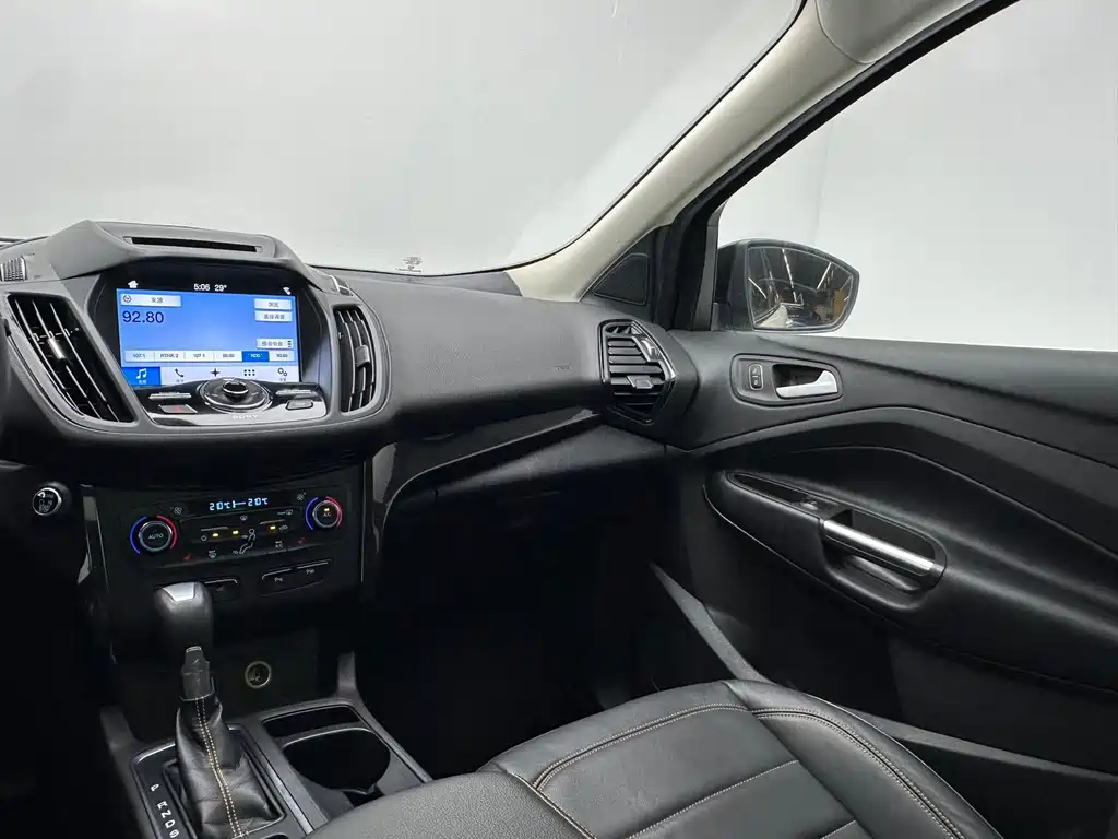 Ford Kuga — миниатюра 15