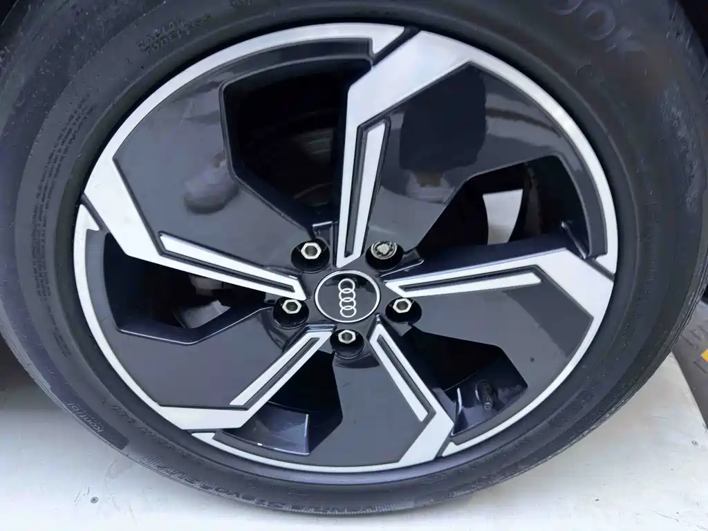 Audi Q2L e-tron — миниатюра 19