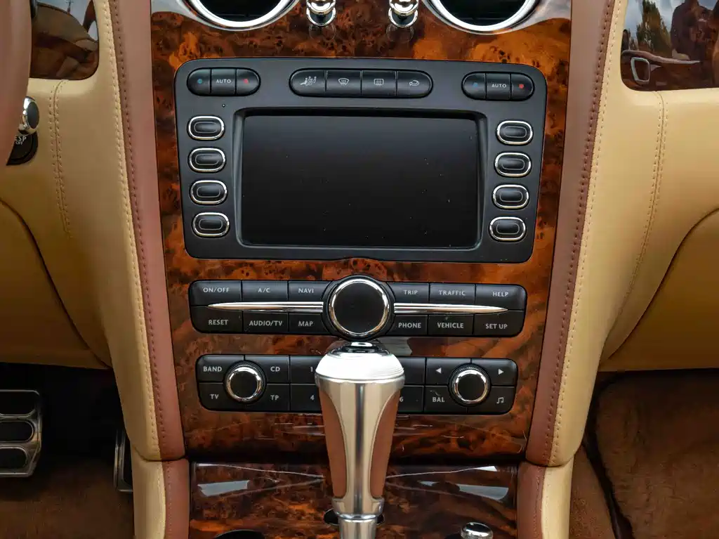 Bentley Flying Spur — миниатюра 15
