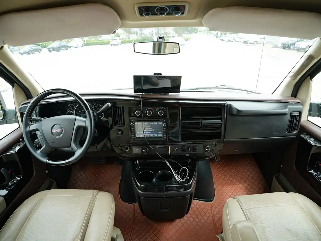 GMC Savana — миниатюра 7