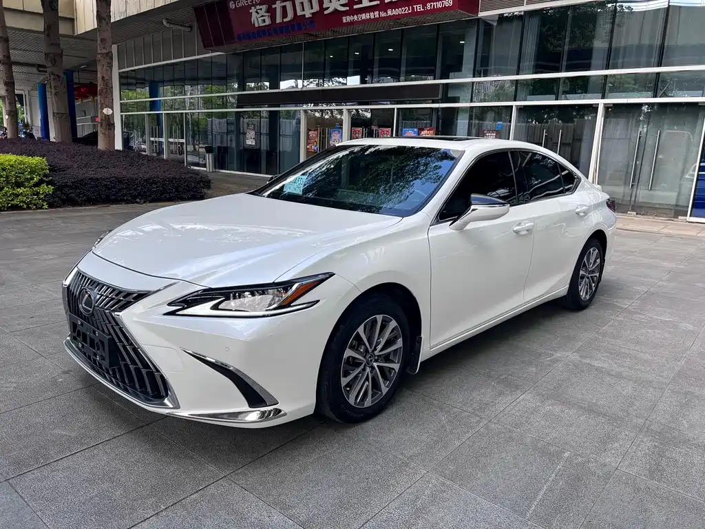 Lexus ES 2023