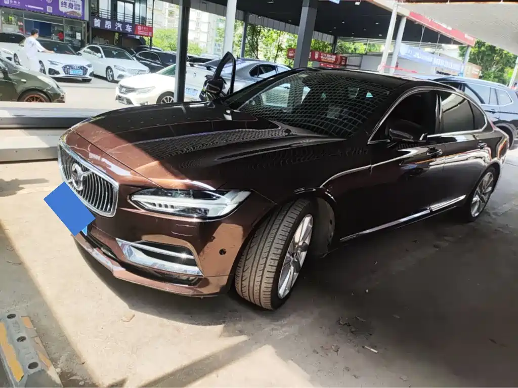 Купить Volvo S90