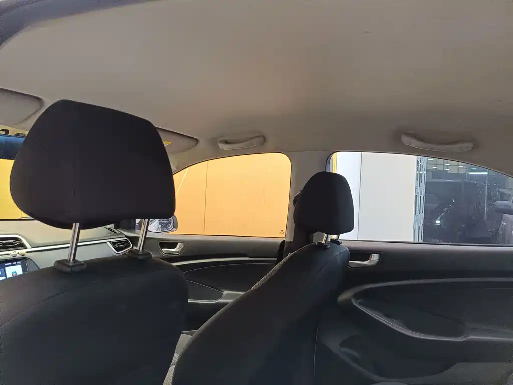 Hyundai Verna - фото 24