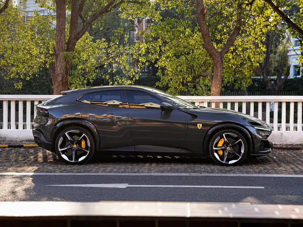 Ferrari Purosangue 2023 6.5L V12