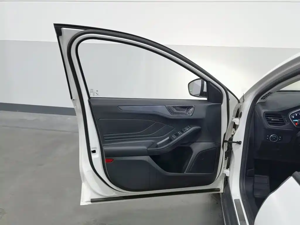 Ford Focus Active — миниатюра 8