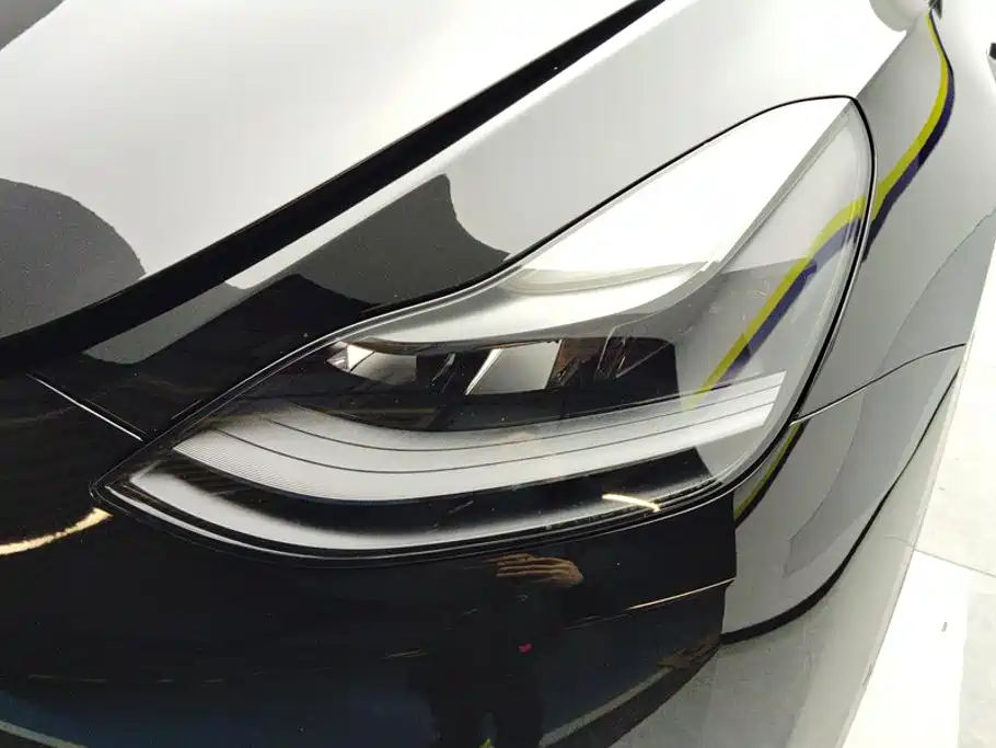 Tesla Model Y — миниатюра 5