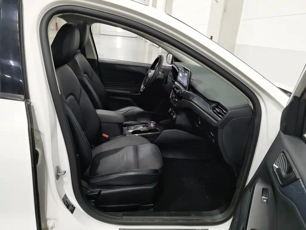 Ford Focus Active — миниатюра 23