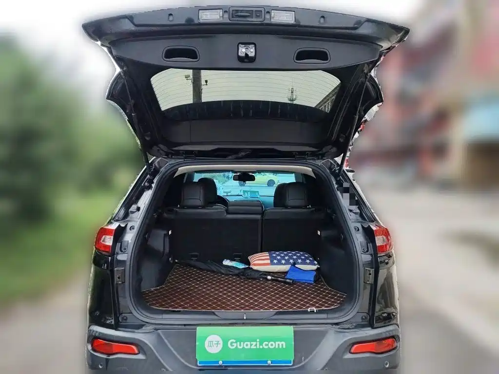 Jeep Cherokee — миниатюра 16