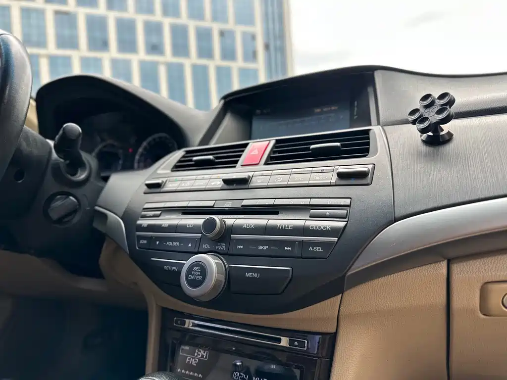 Honda Accord — миниатюра 12