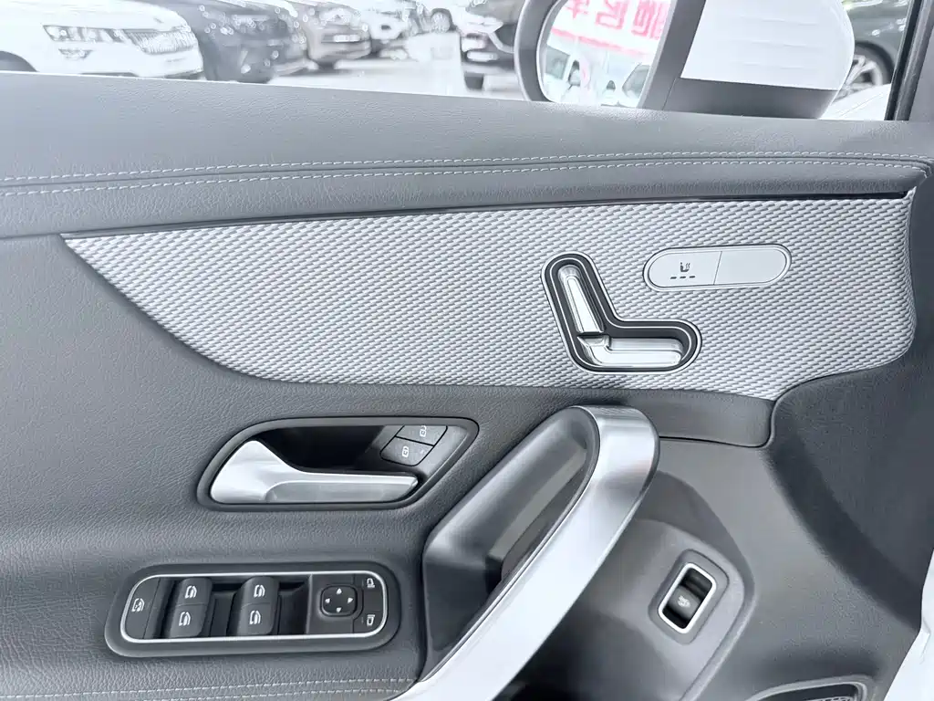 Mercedes-Benz A-Class — миниатюра 8
