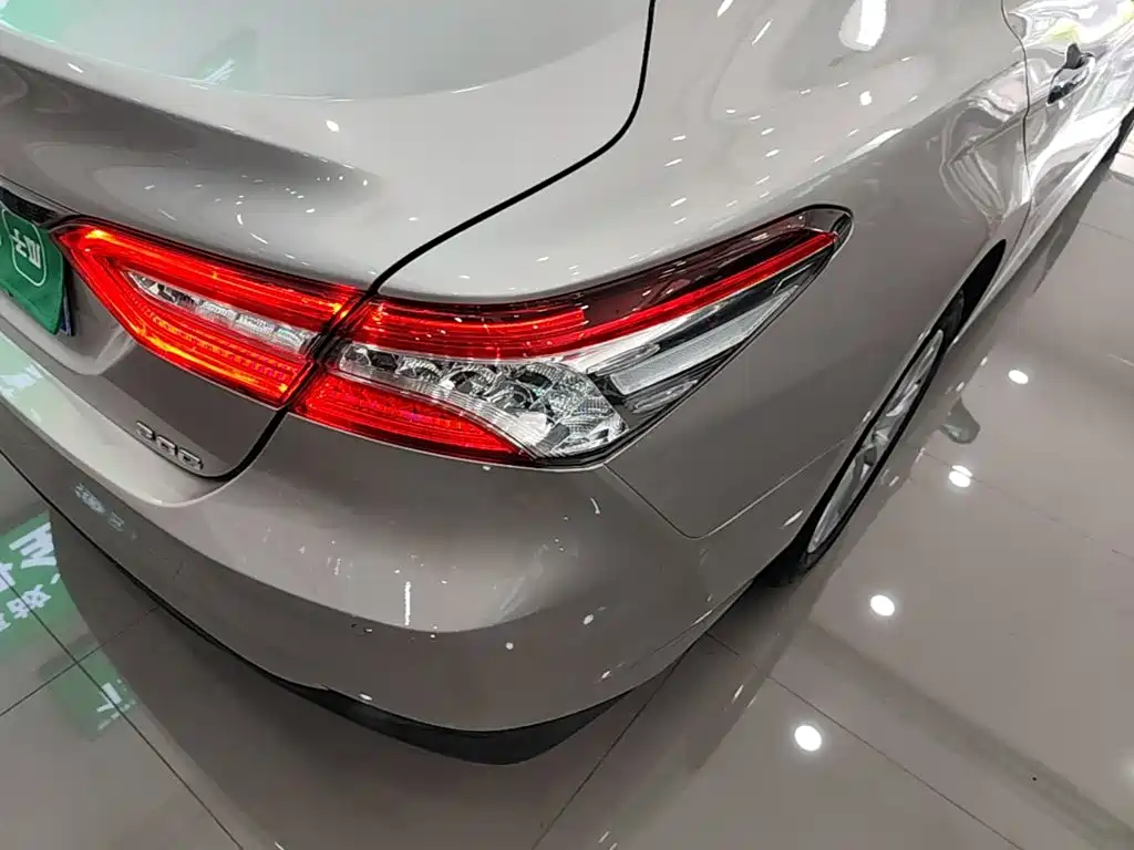 Toyota Camry — миниатюра 8