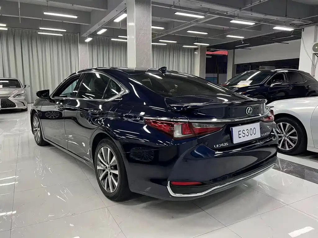 Lexus ES 2020 300h