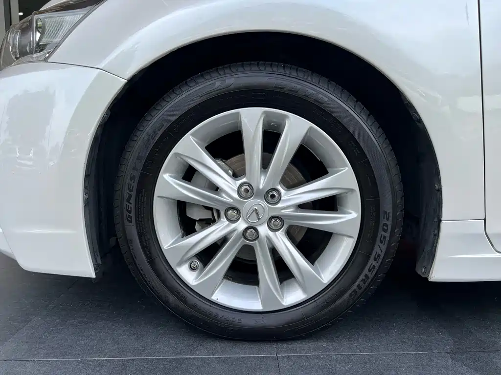 Lexus CT — миниатюра 13