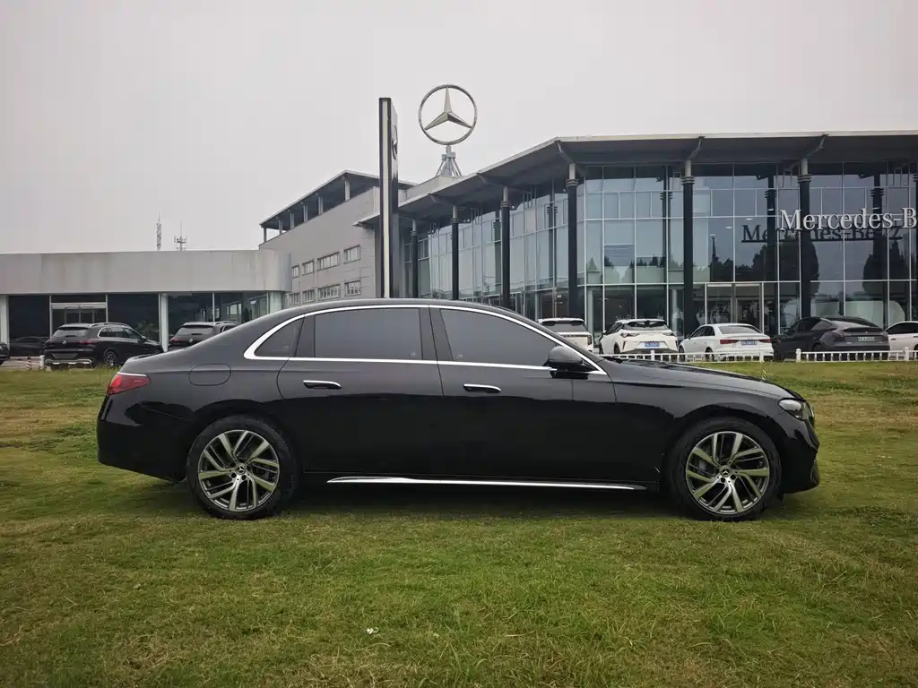 Mercedes-Benz E-Class — миниатюра 4
