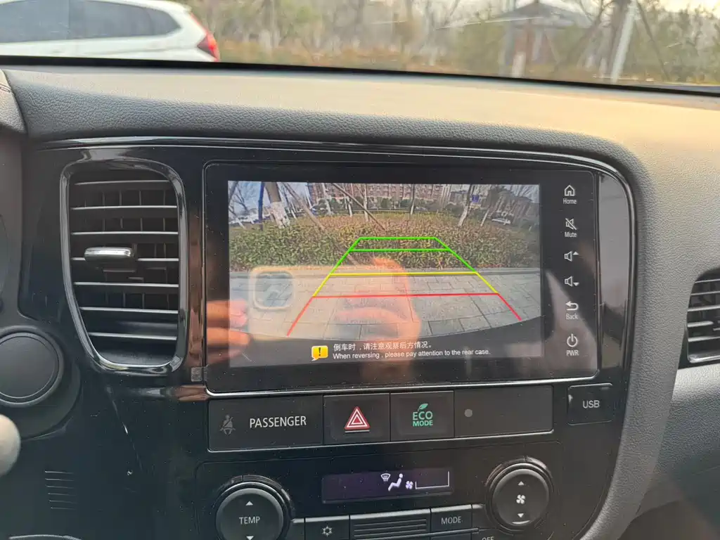 MITSUBISHI OUTLANDER