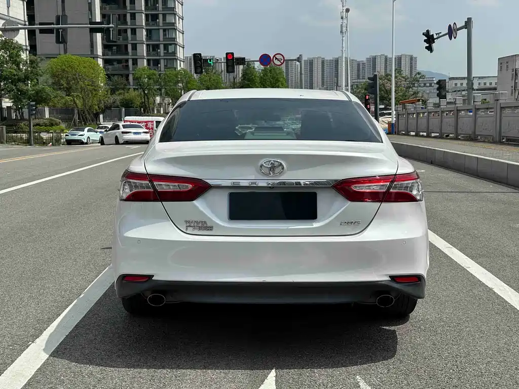 Toyota Camry — миниатюра 8