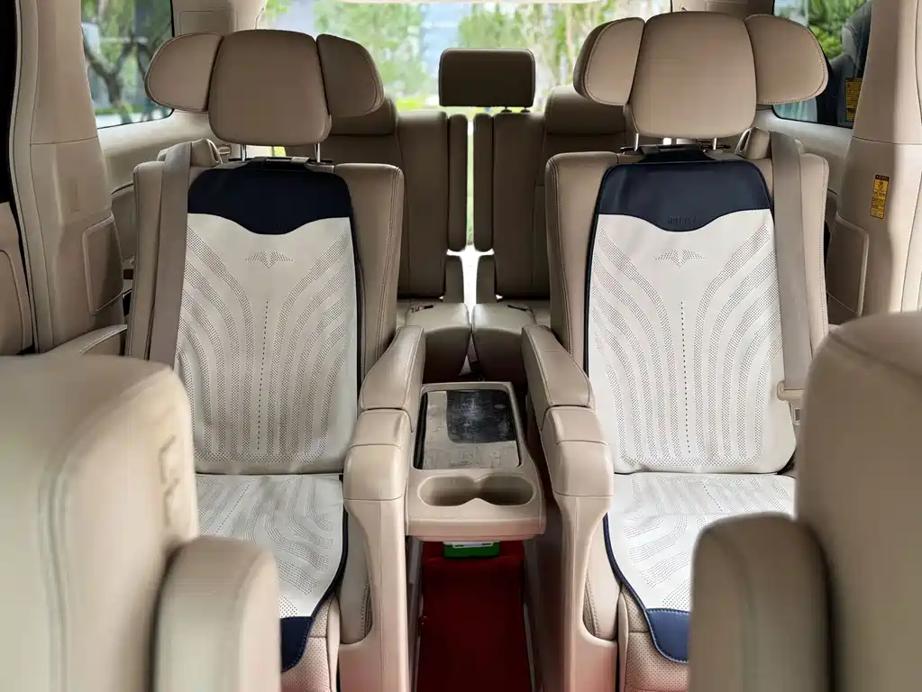 Toyota Alphard — миниатюра 17