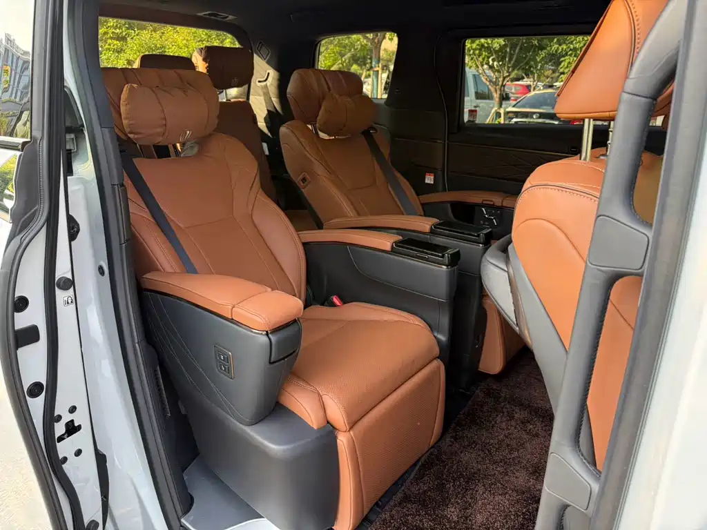 Toyota Vellfire — миниатюра 20