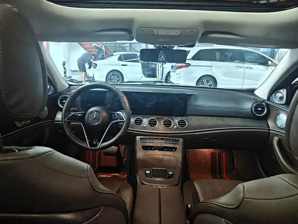 Mercedes-Benz E-Class — миниатюра 10