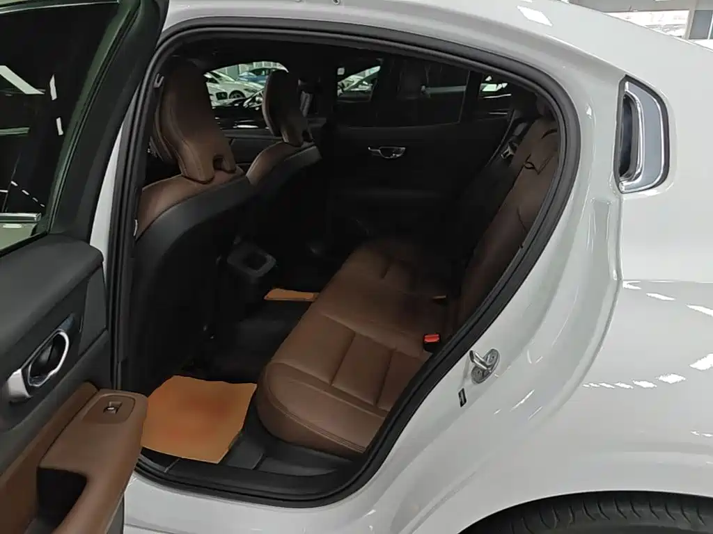 Volvo S60 — миниатюра 17