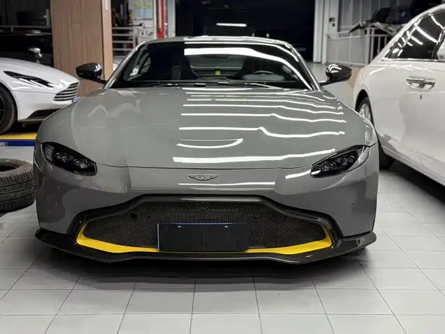ASTON MARTIN V8 VANTAGE 2019