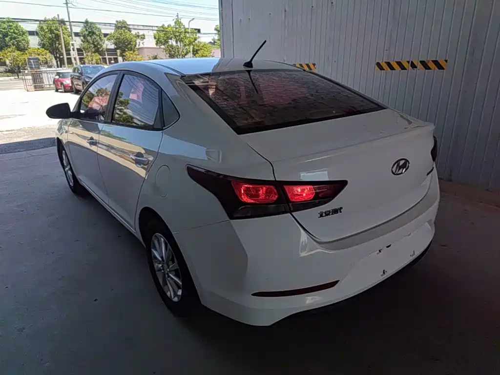 Hyundai Verna — миниатюра 5