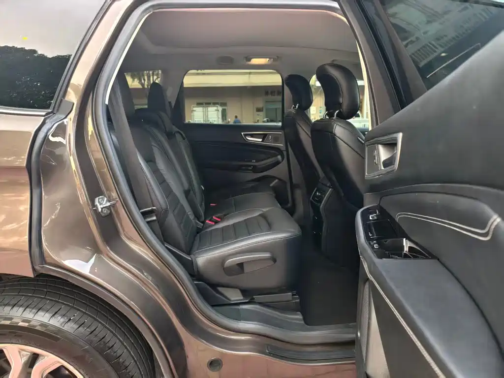 Ford Edge — миниатюра 10
