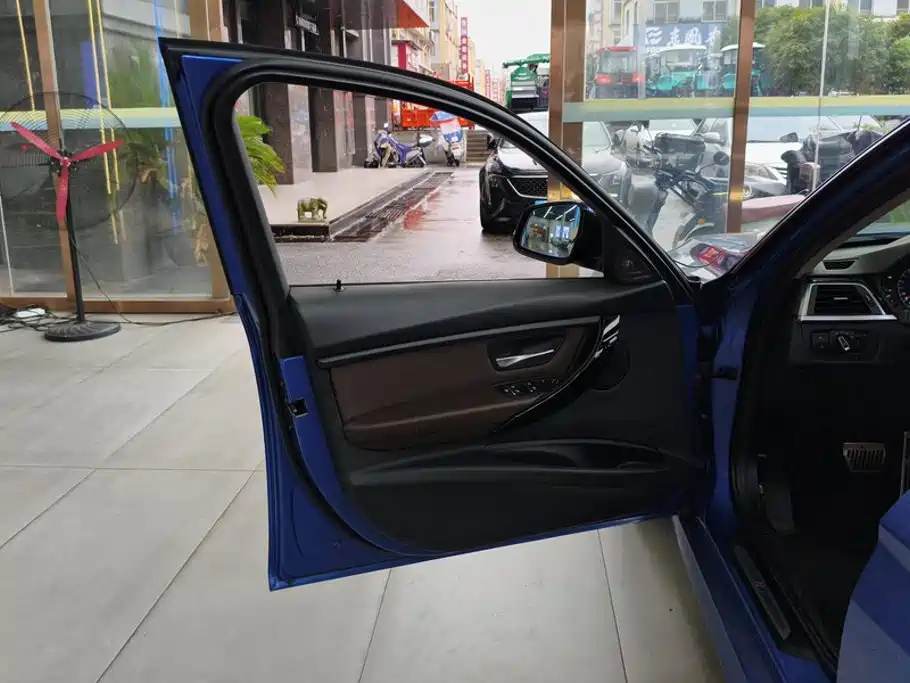 BMW 3 Series — миниатюра 7