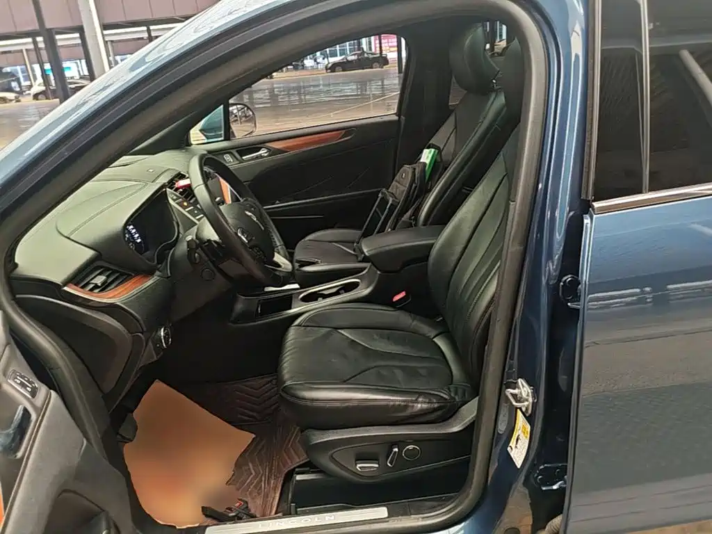 Lincoln MKC — миниатюра 15