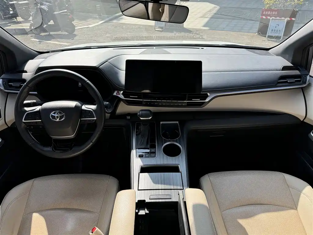 Toyota Granvia — миниатюра 8